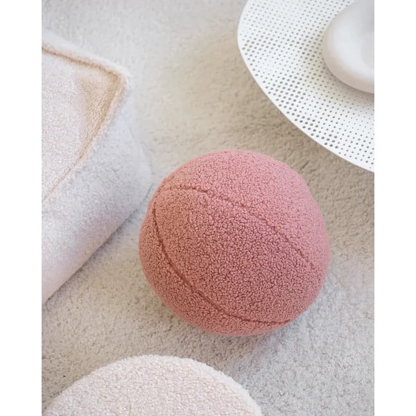 Rožnata otroška blazina bouclé Ball – Wigiwama-image-4