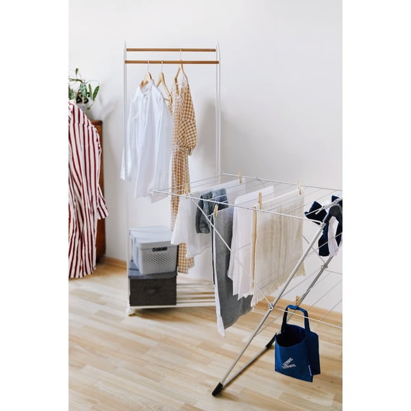 Belo kovinsko stojalo za oblačila na kolesih Tower – YAMAZAKI-image-1