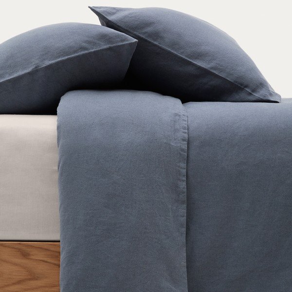 Prašno modra podaljšana posteljnina za zakonsko posteljo iz mešanice lana 240x220 cm Simmel – Kave Home-image-2