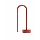 Rdeča kovinska LED namizna svetilka (višina 30 cm) Bow – Kave Home
