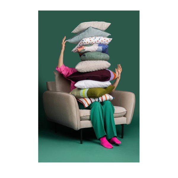 Bež žametni fotelj Cosmopolitan Design Vienna-image-1