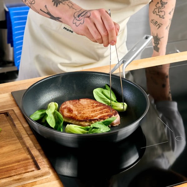 Ponev z neprijemljivo površino iz nerjavečega jekla ø 30 cm Lucca 3.0 – FABINI-image-1