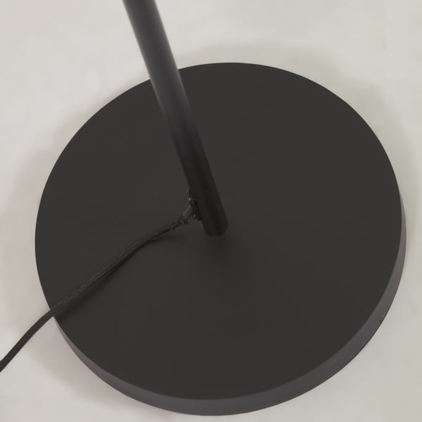 Črna talna svetilka s kovinskim senčnikom (višina 183 cm) Francisca - Kave Home-image-3