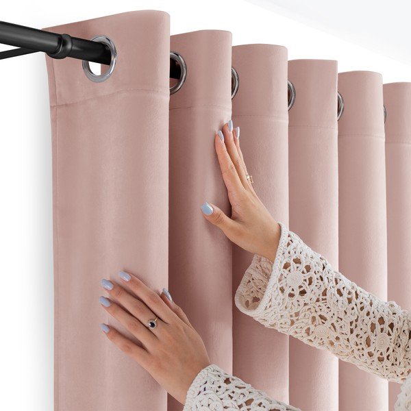 Svetlo rožnata žametna zavesa za delno zatemnitev 265x175 cm Velto – Filumi-image-4