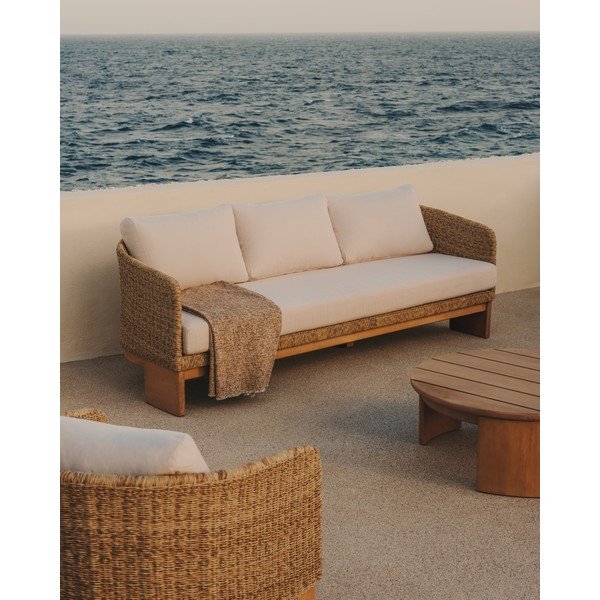 Bež/naraven vrtni kavč iz umetnega ratana Xoriguer – Kave Home-image-1