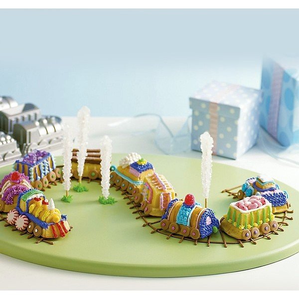 Model za 9 mini kolačev v obliki vlaka v srebrni barvi Nordic Ware Train, 1,2 l-image-1