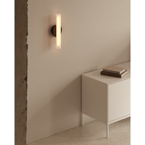 Črno-bela LED stenska svetilka Vauxall – Kave Home-image-1