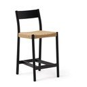 Črn barski stol iz masivnega hrasta (višina sedeža 65 cm) Yalia – Kave Home