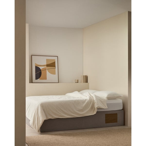 Siva oblazinjena zakonska postelja s prostorom za shranjevanje 180x200 cm Matters – Kave Home-image-1