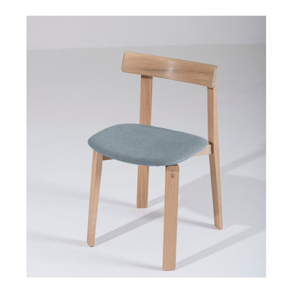 Jedilni stol iz masivnega hrastovega lesa z modro-sivim sedežem Gazzda Nora
