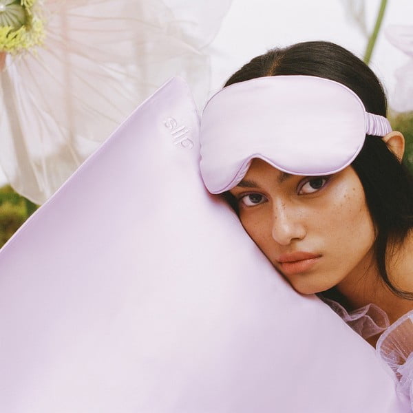 Svetlo vijolična svilena maska za spanje Contour Wildflower – slip-image-3