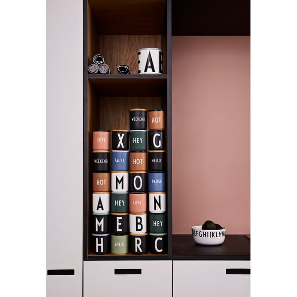 Črna porcelanasta skodelica 300 ml Hello – Design Letters-image-4