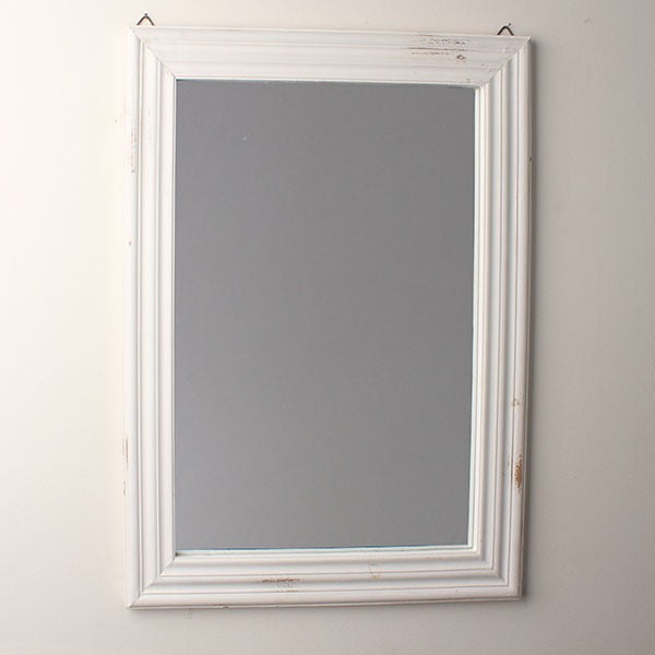 Ogledalo v belem lesenem okvirju, 56 x 76 cm