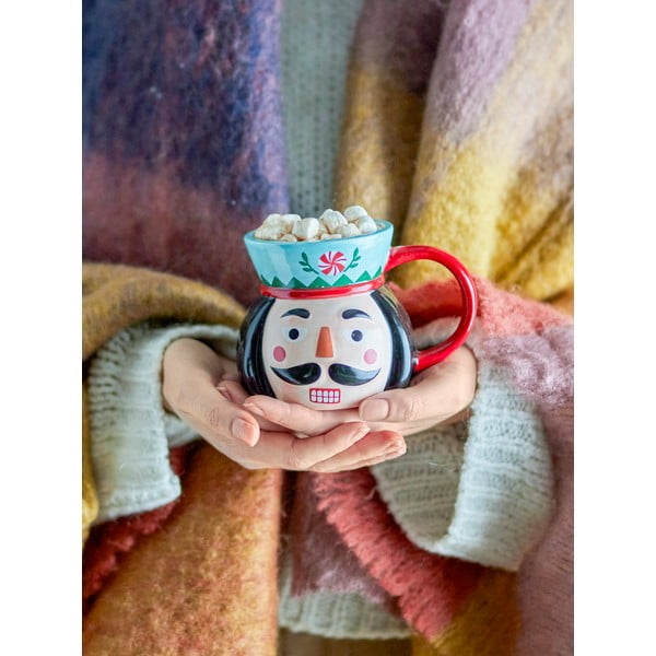 Lončena skodelica z božičnim motivom 370 ml Feast – Bloomingville-image-1