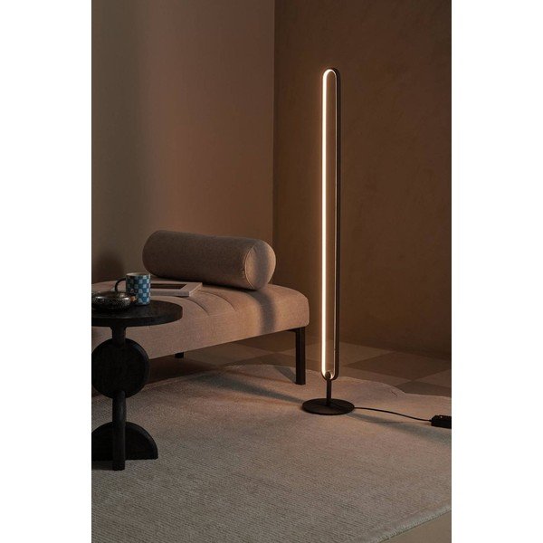 Mat črna kovinska LED zatemnitvena stoječa svetilka (višina 130 cm) Loop – Ellos Home-image-1