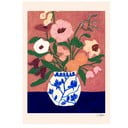 Plakat 30x40 cm Flowers on Blue Table – Carla Llanos – The Poster Club