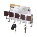 Stenski obešalnik za ključe s košarico iDesign Fombu