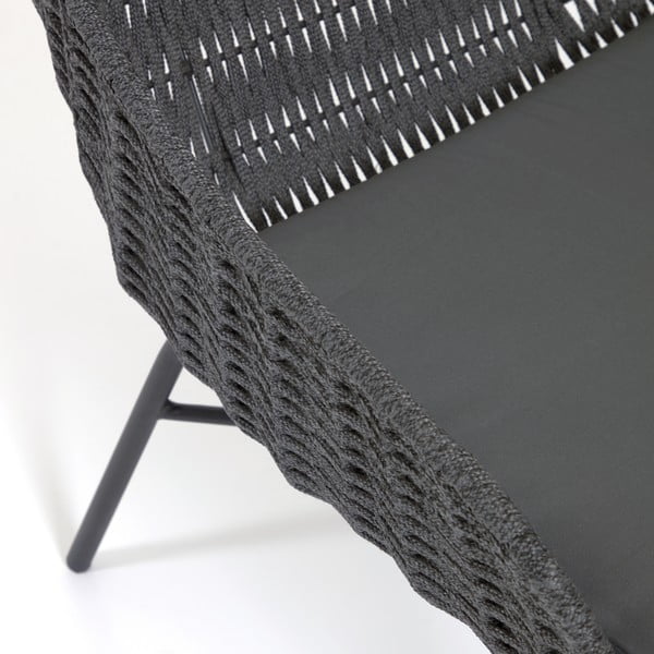 Črn ročno pleten vrtni fotelj Kave Home Abeli-image-1