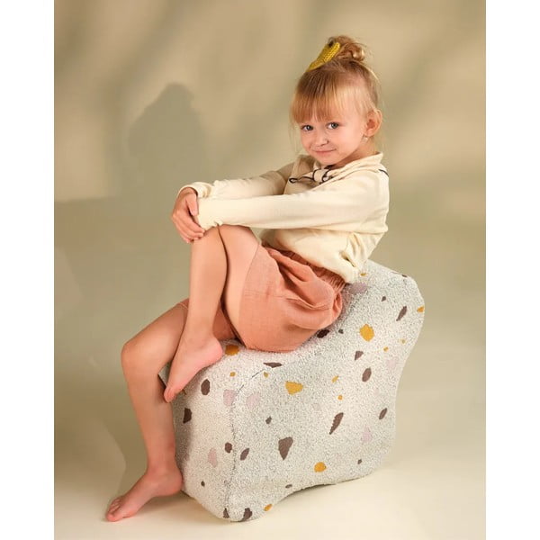 Bel otroški tabure iz tkanine bouclé in šenilje Terrazzo Cloud – Wigiwama-image-4