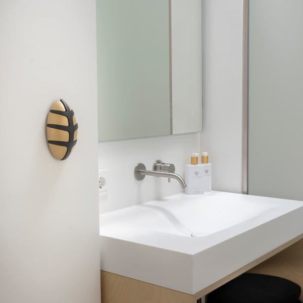 Črn/v zlati barvi plastičen stenski obešalnik Bug – Spinder Design-image-4