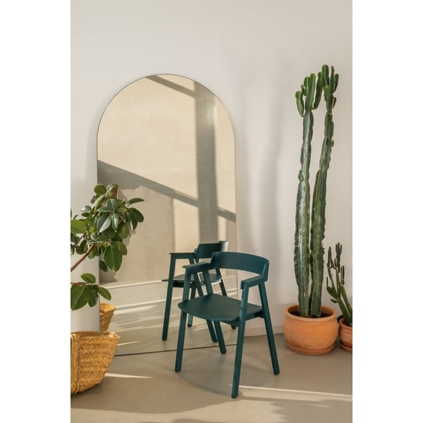 Modrozelen jedilni stol z nasloni za roke iz masivnega hrasta Flip – Gazzda-image-3