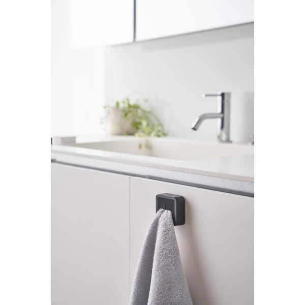 Črno plastično držalo za kuhinjske krpe z namestitvijo brez vrtanja Film Hook – YAMAZAKI-image-2