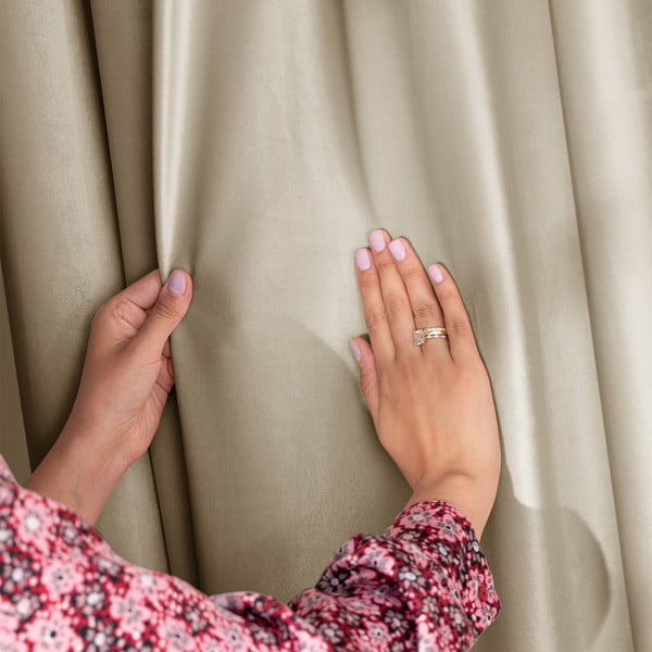 Rjava/bež žametna zavesa za delno zatemnitev 140x270 cm Eyelets – Restilo-image-3