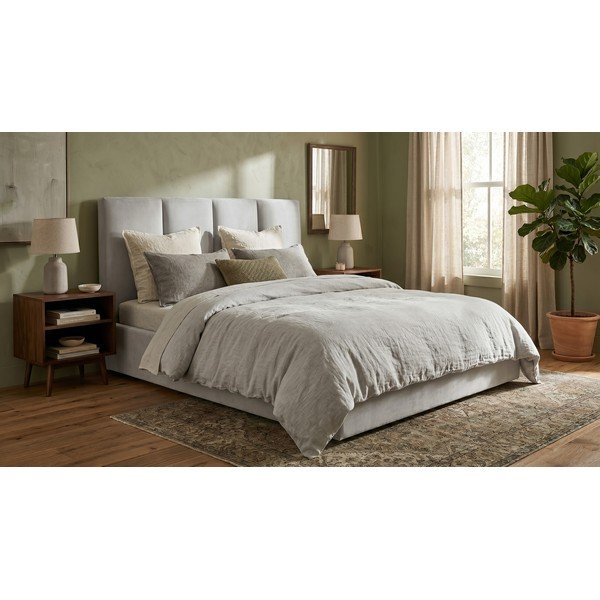 Svetlo siva žametna zakonska postelja Mazzini Beds Juniper, 160 x 200 cm-image-1