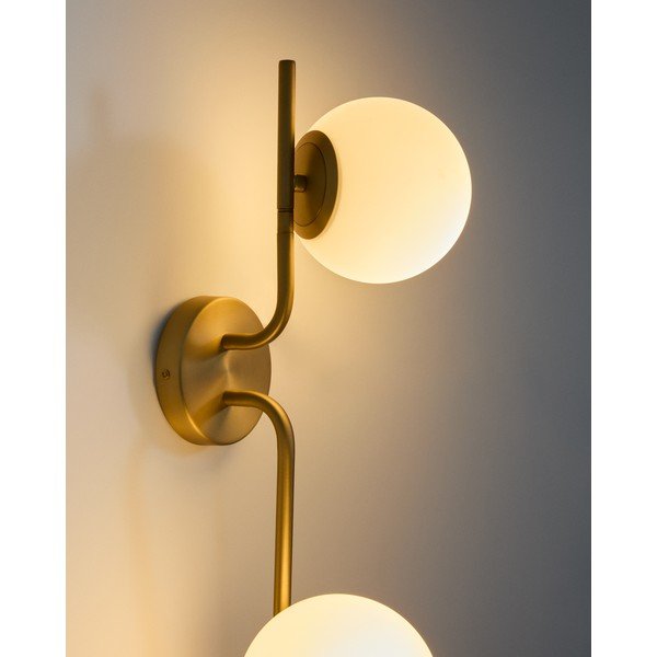 Bela/v zlati barvi stenska svetilka Brisia – Kave Home-image-2