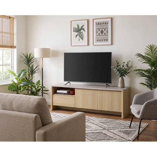 Bela/v svetli naravni barvi TV omarica v hrastovem dekorju 153x50x45 cm Dore – Marckeric-image-1