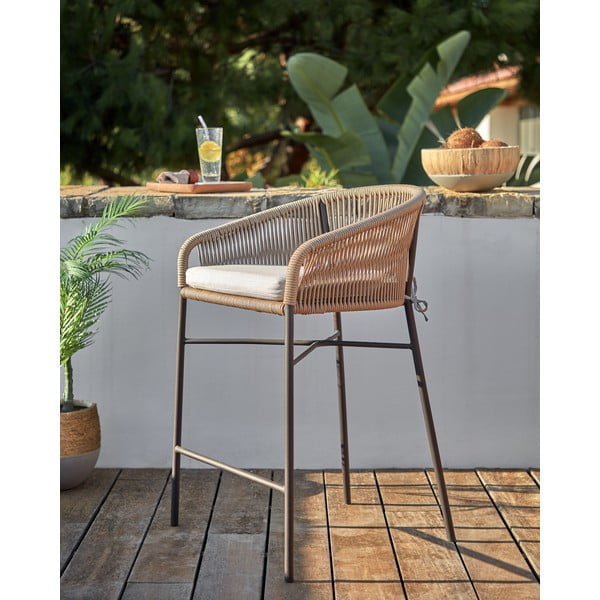 Bež kovinski/oblazinjen vrtni barski stol Yanet – Kave Home-image-1