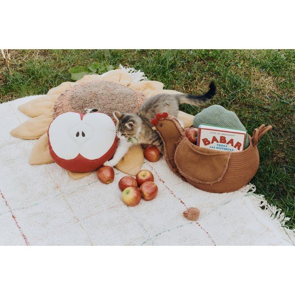 Bombažna otroška blazina ø 30 cm Apple – Lorena Canals-image-3