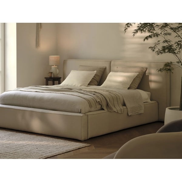 Bež oblazinjena zakonska postelja s prostorom za shranjevanje in letvenim dnom 140x200 cm Arendal – Cosmopolitan Design-image-1