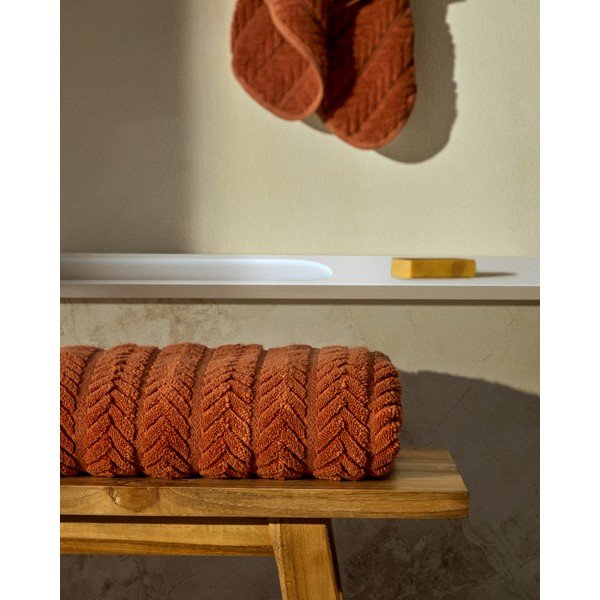 Frotirna bombažna brisača v barvi terakote 50x90 cm Rune – Kave Home-image-1