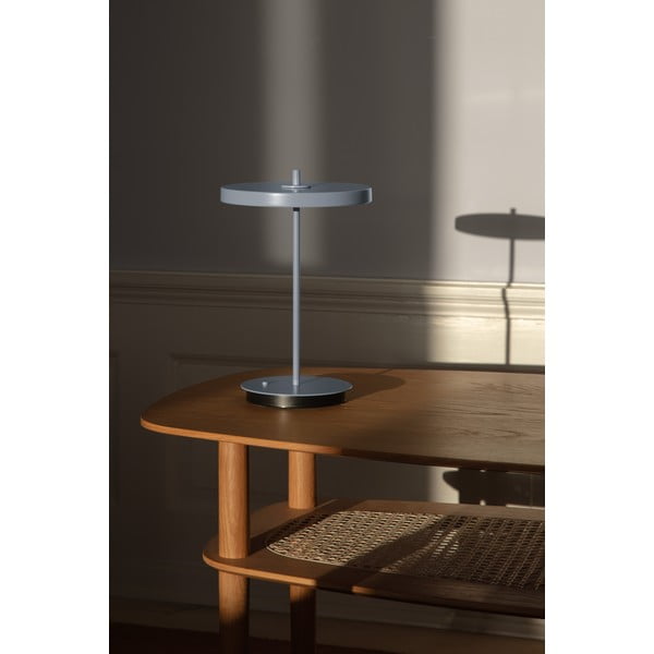 Svetlo modra kovinska LED namizna svetilka s kovinskim senčilom (višina 31 cm) Asteria Move – UMAGE-image-1