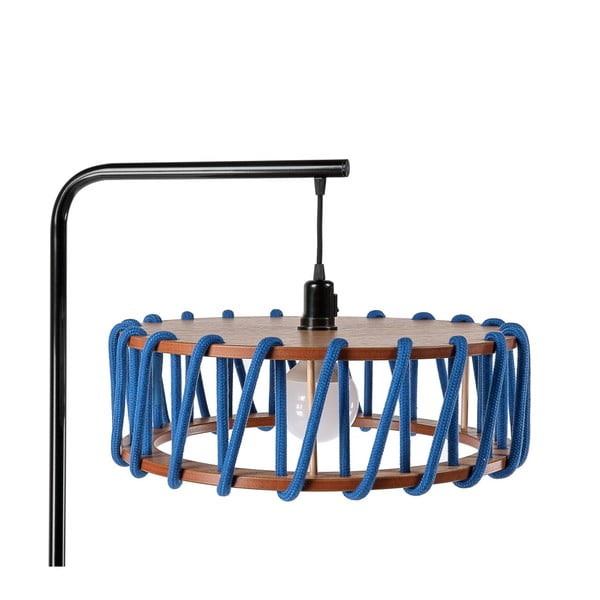 Stoječa svetilka s črno konstrukcijo in velikim modrim senčnikom EMKO Macaron-image-1