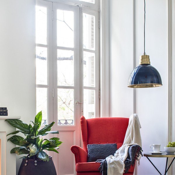 Temno modra/zlata viseča svetilka s kovinskim senčnikom ø 40 cm Sublime – HF Living-image-1