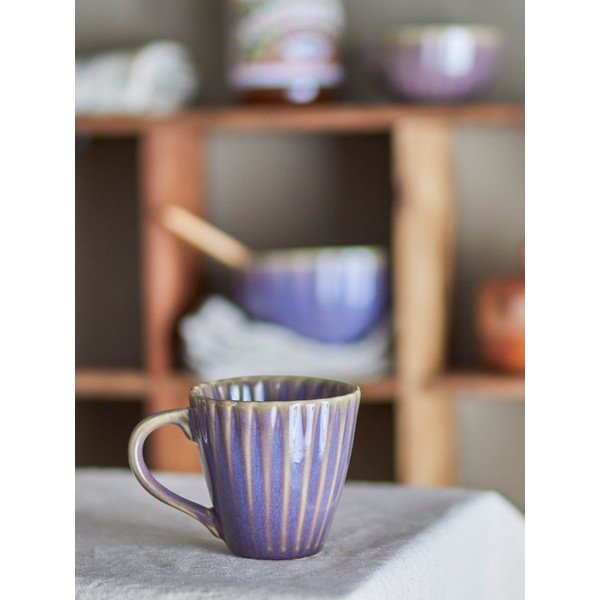 Temno vijolična skodelica iz kamenine 220 ml Latina – Bloomingville-image-1