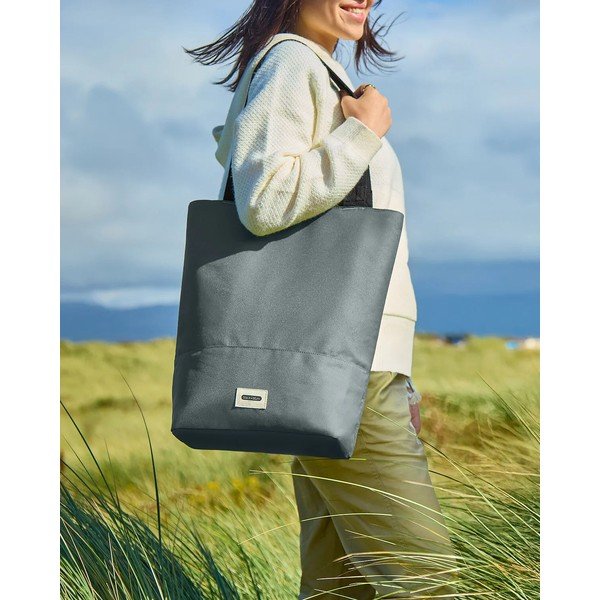 Črna hladilna torba 16 l – Black + Blum-image-3