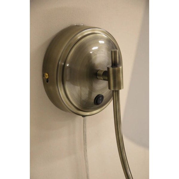 Belo-medeninasta stenska svetilka z vtikačem Amar – Markslöjd-image-3