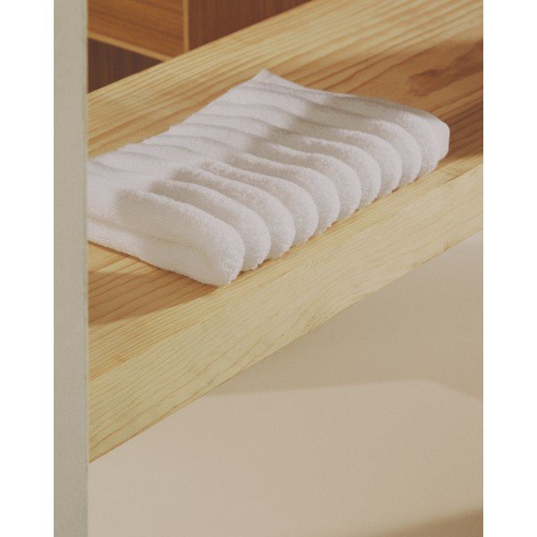 Bela frotirna bombažna brisača 70x140 cm Navira – Kave Home-image-3