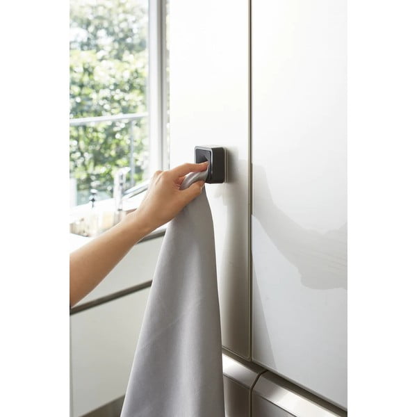 Črno plastično držalo za kuhinjske krpe z namestitvijo brez vrtanja Film Hook – YAMAZAKI-image-4