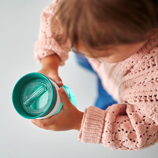 Svetlo rožnata otroška skodelica iz tritana 300 ml Flowers & butterflies – Mepal-image-3