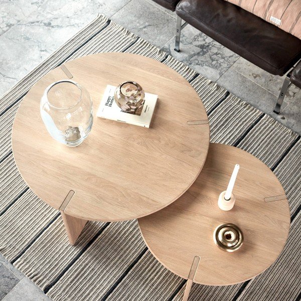 Okrogla klubska mizica iz masivnega hrasta v naravni barvi ø 90 cm Oy – OYOY Living Design-image-1