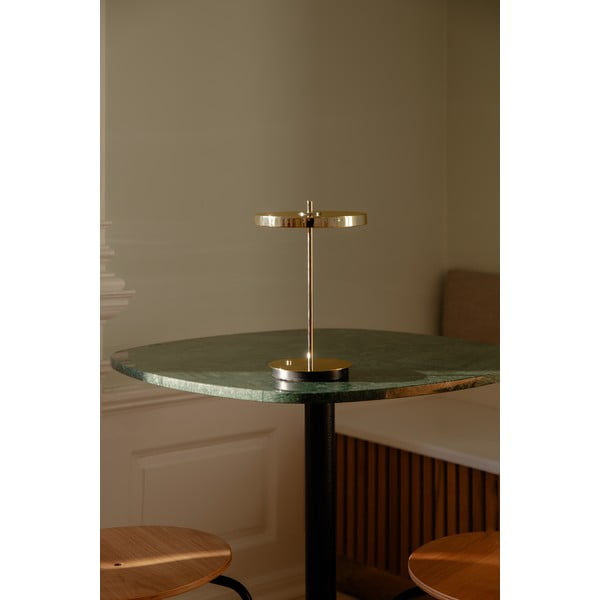 LED zatemnitvena namizna svetilka v zlati barvi s kovinskim senčnikom (višina 31 cm) Asteria Move – UMAGE-image-1