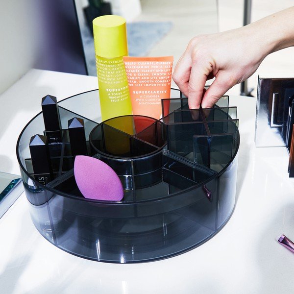 Mat črn kopalniški organizator za kozmetiko iz reciklirane plastike Cosmetic Carousel – iDesign-image-1