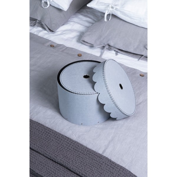 Svetlo sive kartonaste škatle s pokrovom za shranjevanje v kompletu 2 ks ø 26x17,5 cm Wilma – Bigso Box of Sweden-image-2