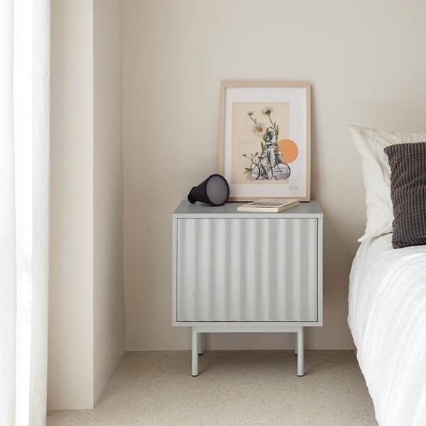 Svetlo siva nočna omarica v mat dekorju Sierra – Teulat-image-1