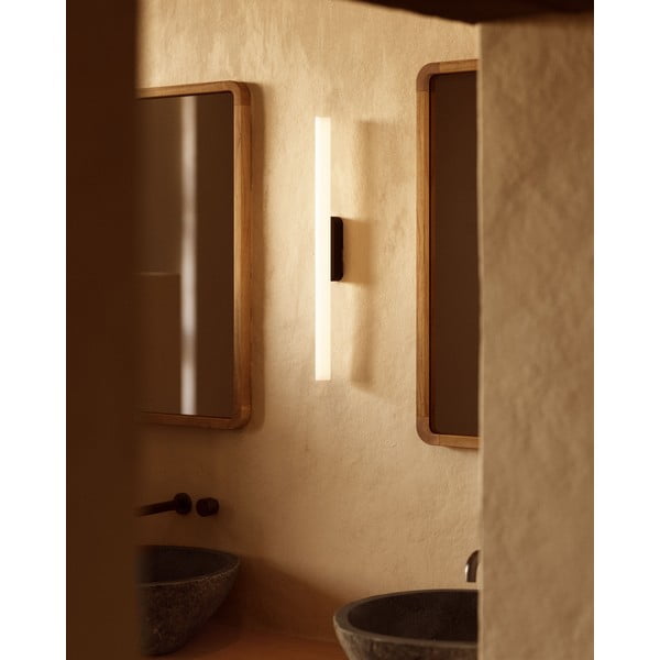 Črno-bela LED stenska svetilka Valquiria – Kave Home-image-1