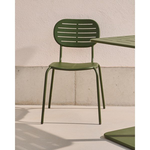 Temno zelen kovinski vrtni stol Brai – Kave Home-image-1